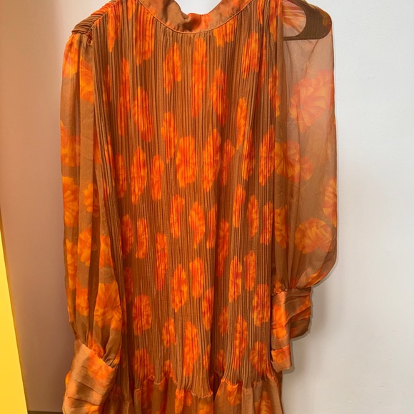 ❌SOLD❌ L'ATISTE Vibrant Orange Long Sleeve Dress - Picture 3 of 8